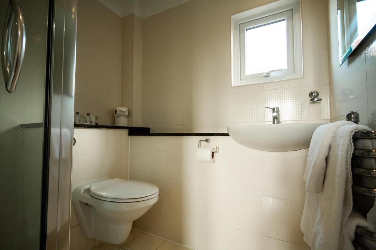 Berwick Manor Hotel Rainham  Eksteriør bilde